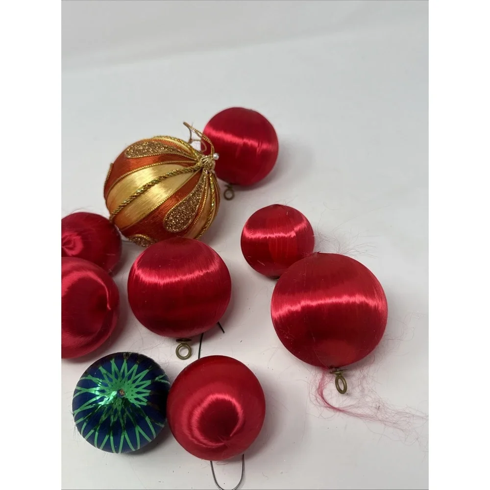 Vintage‎ Christmas Ornaments 10 Unbreakable Satin Sheen Red Gold